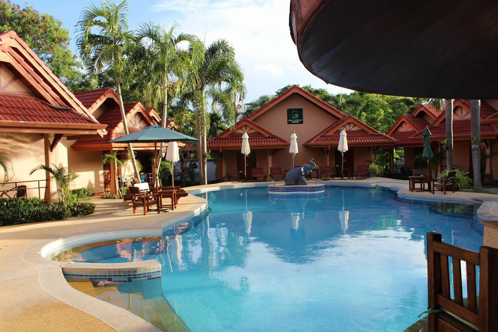 The Resort Happy Elephant Rawai Eksteriør billede